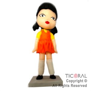 ADORNO DE EL JUEGO DEL CALAMAR MU�ECA LUZ VERDE LUZ ROJA PORCELANA FRIA x 1